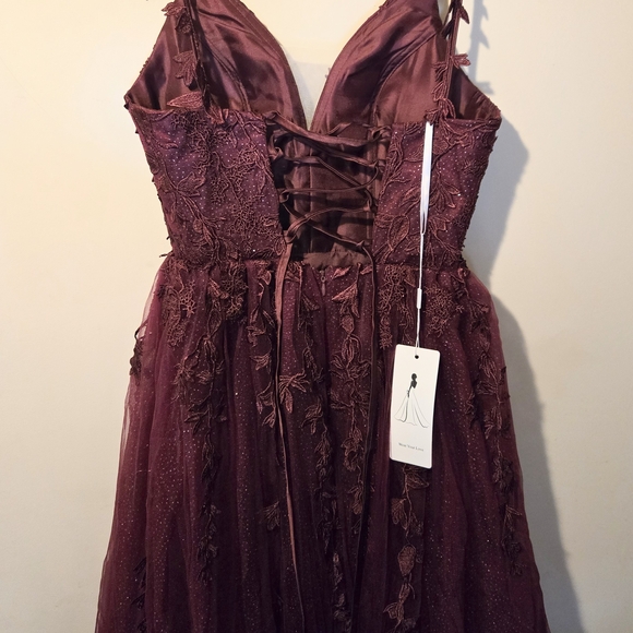 Elegant Burgundy Lace Dress - Picture 8 of 12